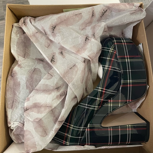 Jessica Simpson Black and Red Plaid Platform Heels - Picture 4 of 5